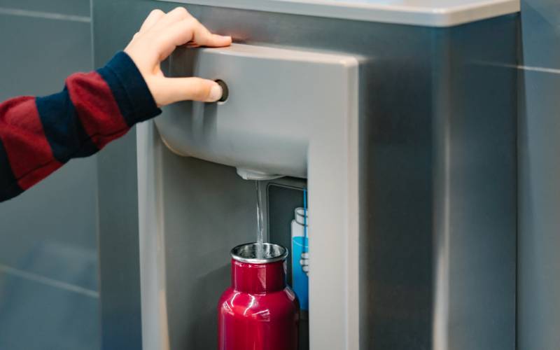 hand traveler pressed button drinking water ways to help the environment