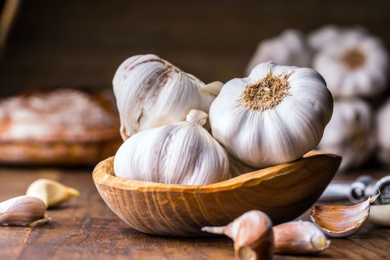 garlic-cloves-bulb-vintage-wooden-bowl | garlic