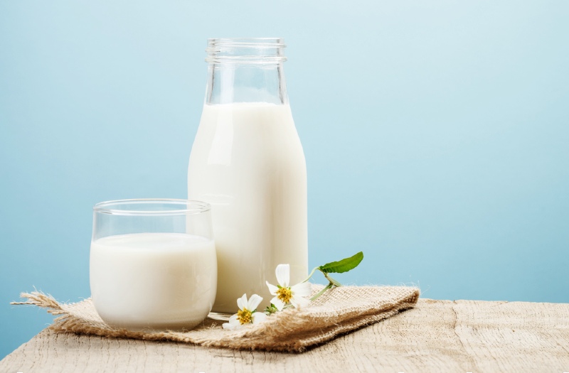 bottle milk glass on wooden table | foods that lower high blood pressure and cholesterol