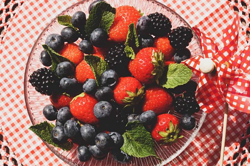 strawberries and blueberries on glass bowl |foods that lower blood pressure fast