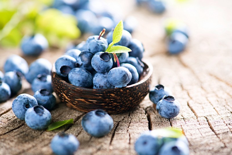 freshly picked blueberries wooden bowl juicy | liver healthy foods