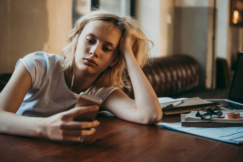 Teenage girl listening music | Revenge sleep procrastination