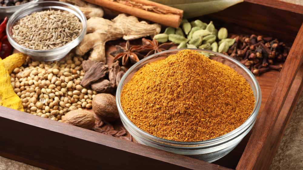 Curry Masala Powder with ingredients | Did You Know That Garam Masala and Curry Powder Are Different? | featured