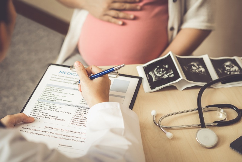 Pregnant Woman Visits Gynecologist | Low Iodine Symptoms