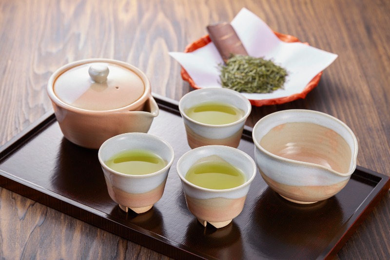 Teapot and Teacups on Wooden Background | Sencha Green Tea