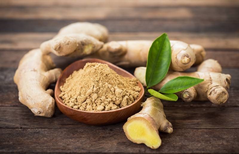 Ginger root and ginger powder in the bowl | Natural Blood Thinners