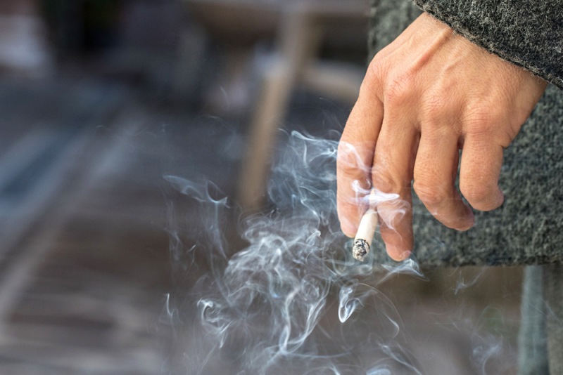 hand burning cigarette | how fast does pulmonary embolism kill